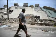 ベネズエラ地震、死者3342人に 身元不明遺体の埋葬開始