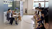 戦争体験を中学生に語る　新庄民話の会の渡部さん