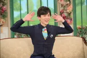 異色の気象予報士・片岡信和、『徹子の部屋』で父との絆を語る