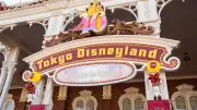 ディズニーはなぜ「いらっしゃいませ」と言わない？接客の極意と「沼るファン」の創り方