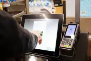 セミセルフレジ導入でも人件費が減らない理由：設備投資を空回りさせる「シフトの落とし穴」