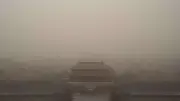 習近平訪問先で大気汚染が20日前から改善？中国の「青空」経済学