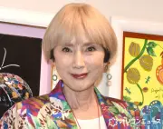 秋野暢子、ベルギー行き機内でW杯戦士・伊東純也と遭遇し2ショット公開「神対応」に感激