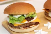 ゼッテリア「ハワイアンフェア」実食レビュー！新作ロコモコ＆BBQパインバーガーの魅力