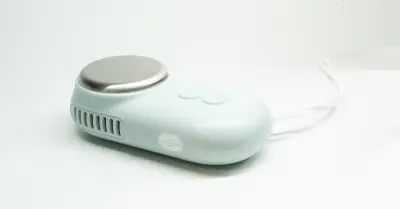 3COINSの1980円「ベルチェクーラー」を試す 残暑でも確実に冷たい 動画に当てれば効果アップ