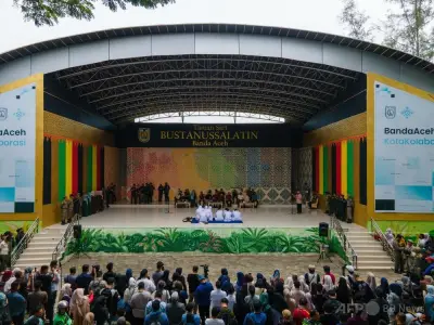 インドネシア・アチェ州、婚外交渉の男女4人に公開むち打ち刑
