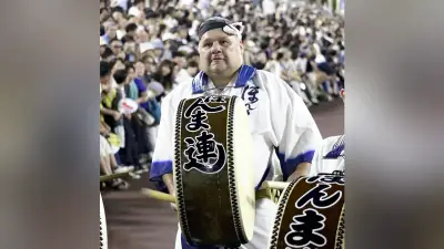 米国出身ウェイドさん、大太鼓で阿波おどり本番デビュー