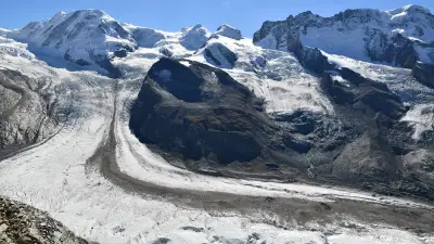 スイス氷河で34年ぶり遺体発見、92年失踪のベルギー人登山家2人