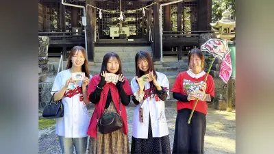 カープ女子も笑顔、オリジナル絵馬に願い込め球場→商店街→神社巡る周遊プラン