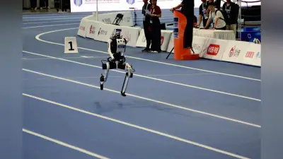 中国の人型ロボット、100m走で9秒32 ボルト超えもゴール後に炎上