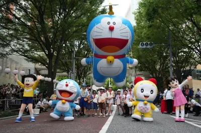 『ドラえもん』バースデーパレード開催、どら焼きポシェット姿の子どもたちが六本木を練り歩く