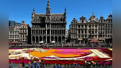 ブリュッセルのグランプラスでフラワーカーペット開幕、北斎の浮世絵を花で再現