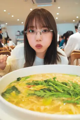 元乃木坂46与田祐希、『週刊少年マガジン』表紙＆巻頭グラビアに登場
