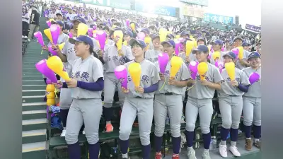 花巻東の女子硬式野球部48人、甲子園で大声援