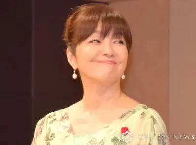 岩崎宏美、長男＆次男との“顔出し”親子3ショット公開 長男は「私のマネージャー」