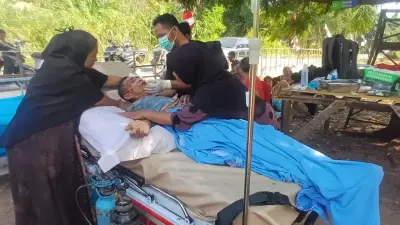 インドネシア地震、死者53人に　フロレス島で救助難航、負傷者135人