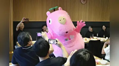 宮崎第一ホテルのキャラ「カピピン」着ぐるみ完成、CFで目標超え110万円集まる
