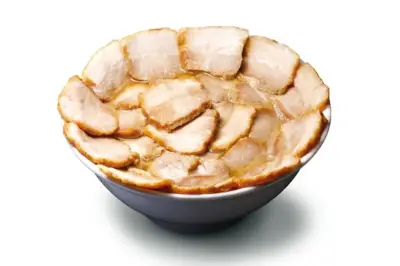 喜多方ラーメン坂内で「メガ焼豚祭」、焼豚24枚やわんたん20個の限定メニュー