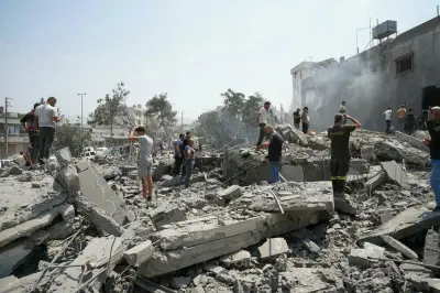 レバノン南部空爆で11人死亡、イスラエルはヒズボラ司令官標的と主張