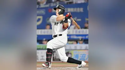 ロッテが５点差逆転サヨナラ勝ち、山口航輝が延長十回に決勝弾