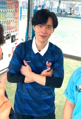 チック症と向き合う男性、SNSで歌唱動画が3万回再生「人生は一度きり」