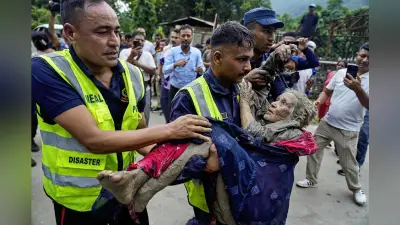 ネパール土石流、日本人５人と連絡取れず 両国で１６０人死亡か
