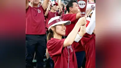 日南学園担任・田中教諭、甲子園で選手に声援 お守り渡した3年生を応援
