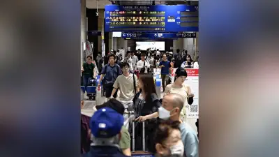 帰省ラッシュ本格化、JR熊本駅に被災地へ向かう人やボランティアの姿