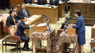 小川氏「目を落としたが読んでない」首相と党首討論で応酬　特別国会の注目質疑5選