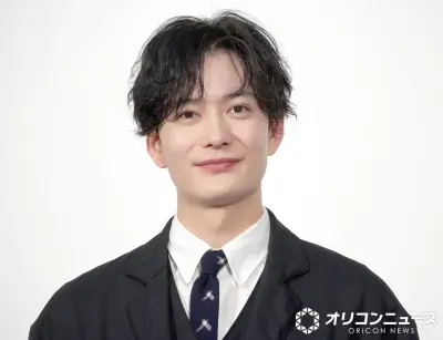 岡田将生、韓国ドラマ『殺し屋たちの店2』共演者らが“ギャップ全開”オフショット公開 血しぶきメイクで満面の笑み