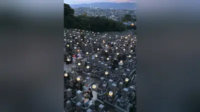 ご先祖様へ、よろずの思い…大谷祖廟「万灯会」始まる