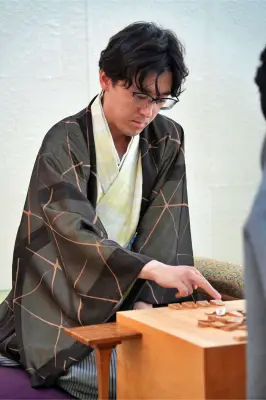 藤井王位vs伊藤二冠、王位戦第4局は伊藤が快勝 2勝2敗の五分に戻る