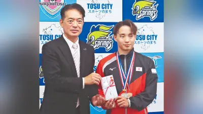 パラ水泳・坪井夢輝選手、国際大会へ向け鳥栖市長に健闘誓う