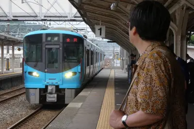 六角精児『呑み鉄』第45弾、IRいしかわ鉄道・のと鉄道を旅する