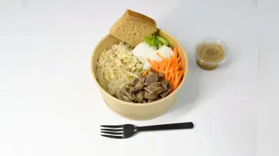 「食卓の主役」サラダ、肉や魚介・ナッツ加え健康的に、専門店もスーパーも商品充実、1食分の満足感が人気