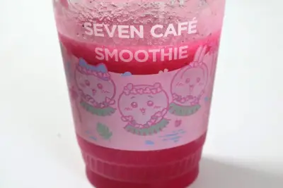 セブン「ちいかわスムージー」実食レポ！ピンクパッションピタヤの味とは