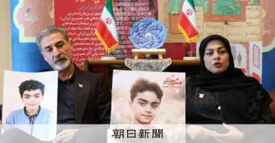 爆撃されたイランの学校で7歳の息子は消えた 38日目に見つけた靴