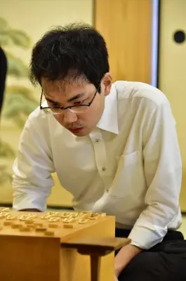 藤井聡太竜王への挑戦権かけ柵木五段が挑決第1局制す
