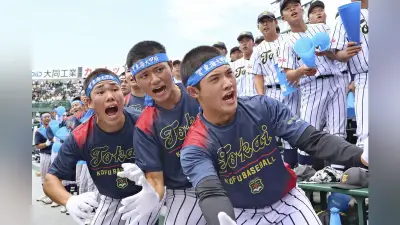 東海大甲府、メンバー外の3年生12人が応援席でダンス披露しナイン鼓舞