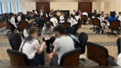鴎友学園女子中学高等学校の中学生と高校生が立教大の哲学カフェに参加し、他校の生徒らと話し合いを楽しんだ