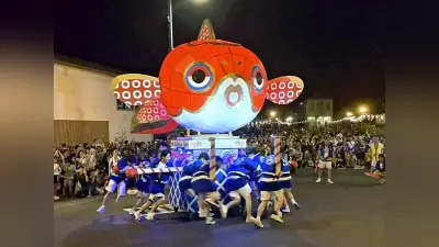 柳井金魚ちょうちん祭り、弘前ねぷたも登場し白壁の町並み彩る