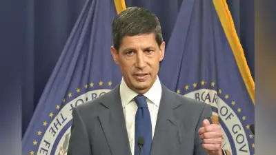 日米協調介入後初の1ドル160円台、FRB議長講演で円売り強まる