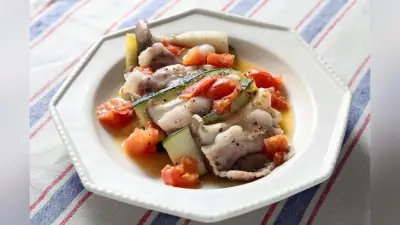 ズッキーニと豚肉の白ワイン蒸しレシピ、15分で完成