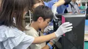 小6がパソコン組み立てに挑戦、マウスコンピューター飯山工場で過去最大規模の親子イベント