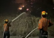 カナダ西部の山火事で80歳女性死亡、2万人避難