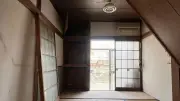 廃墟同然の空き長屋を民泊に再生、収益でアート支援 東京・京島の実験