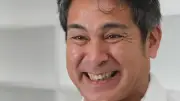 俳優・宇梶剛士さん、暴走族総長から俳優へ 師匠の熱い指導で悪癖を払拭