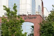 AI競争の主戦場「制御盤」を巡り各社が参入、Palantirの独走に挑む3勢力