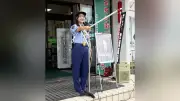 りんご娘スターキングデリシャスさん、五所川原署一日署長に 飲酒運転防止呼びかけ