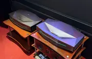 壁から15cmで100型の映像！AWOL Visionの超短焦点4Kプロジェクター「Aetherion」シリーズが日本上陸